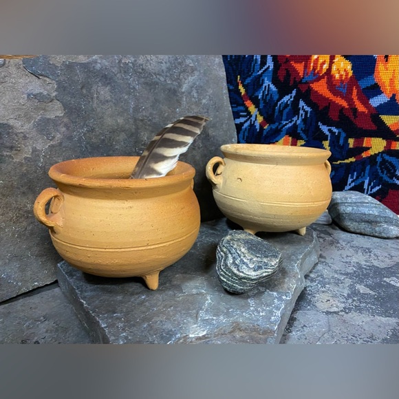 Authentic Handmade Earthenware Cauldron Pots - Picture 7 of 11